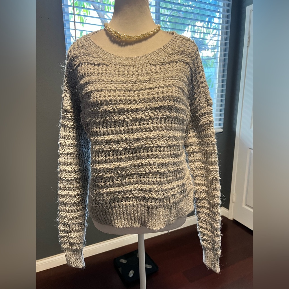 Soft Interwoven Cozy Gray Knit Sweater. Size Small
